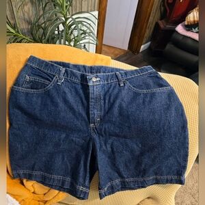 Women's Lee Riders Mid Rise Denium ShortsSize: 18 W M